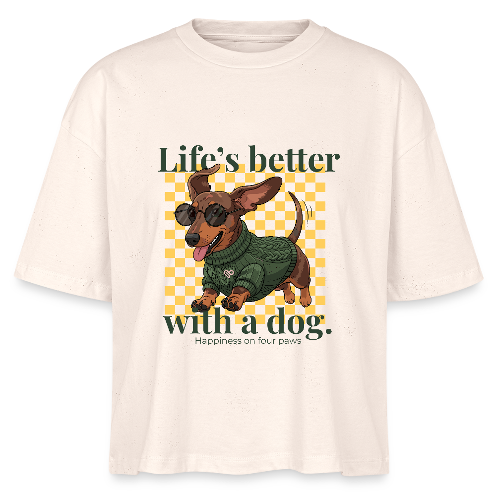 Herzfarben Oversize Damen T-Shirt „Life’s Better With a Dog“ – Nachhaltiges Hunde-Statement Shirt aus Bio-Baumwolle - Naturroh