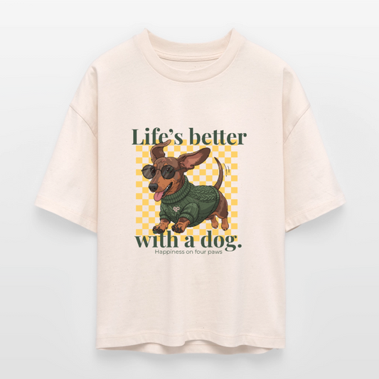 Herzfarben Oversize Damen T-Shirt „Life’s Better With a Dog“ – Nachhaltiges Hunde-Statement Shirt aus Bio-Baumwolle - Naturroh
