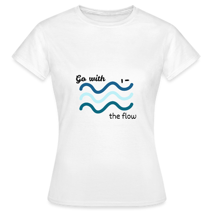 Go With the Flow T-Shirt – Minimalistisches Wellen Design | Achtsamkeits & Lifestyle Shirt in Blau-Tönen - Weiß