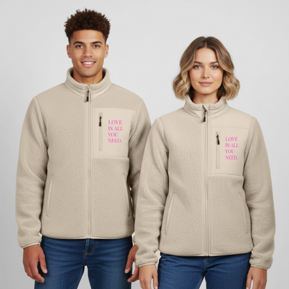 Love Is All You Need – Kuschelige Unisex Sherpa-Jacke aus 100% recyceltem Polyester - Beige