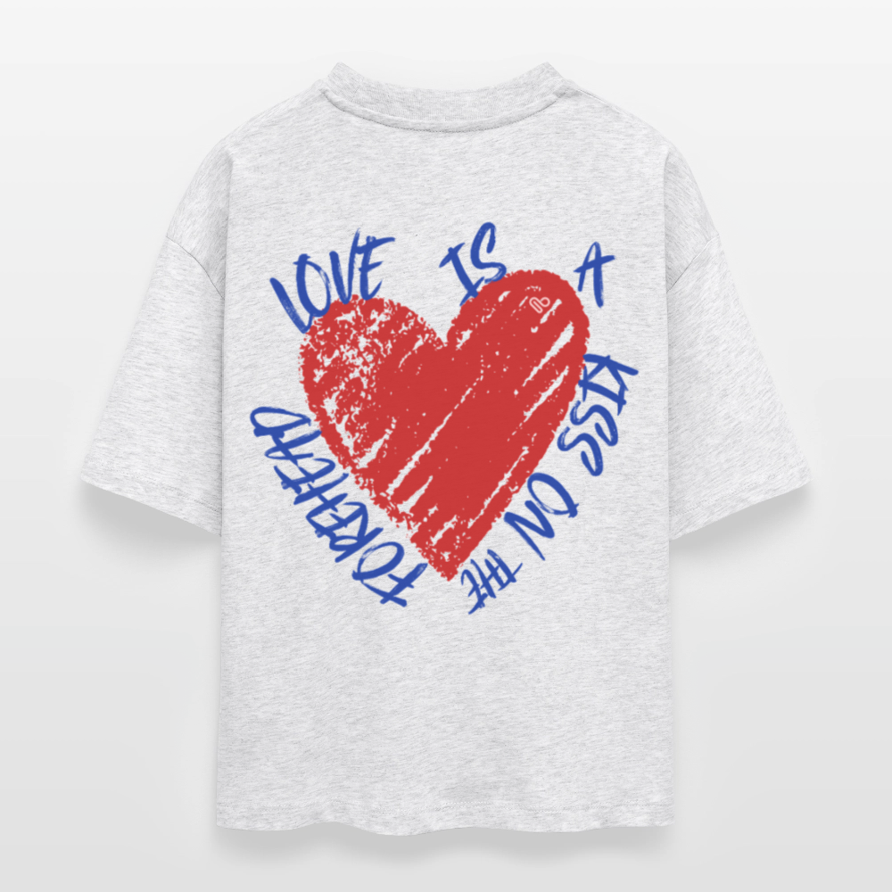 Herzfarben Oversize Damen T-Shirt „Love Is a Kiss on the Forehead“ – Nachhaltiges Statement Shirt aus Bio-Baumwolle - Weiß meliert