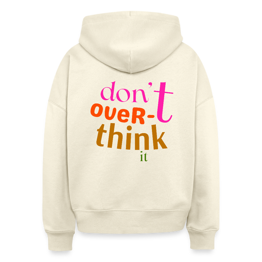 Hoodie – „Don’t Overthink It“ – Statement Hoodie aus Bio-Baumwolle - Weißgrau