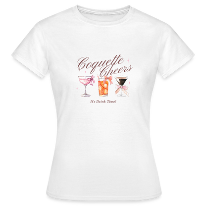 Coquette Cheers T-Shirt – It’s Drink Time Shirt | Feminines Cocktail Party Design mit Schleifen - Weiß