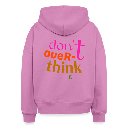 Hoodie – „Don’t Overthink It“ – Statement Hoodie aus Bio-Baumwolle - Pink