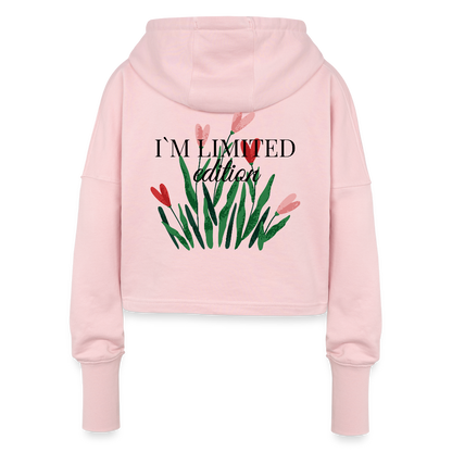 I’m Not Cropped Hoodie – Streetwear Damen Hoodie mit Herzblumen-Design - Hellrosa